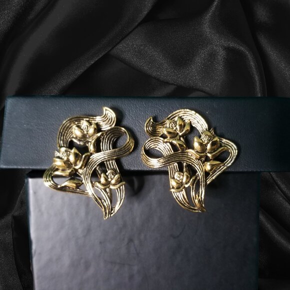 Vintage Avon Art Nouveau Spring Treasures Goldtone Floral Clip-On Earrings - Picture 1 of 2